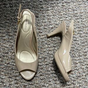 Bandolino 6 Beige Peep Toe Heels